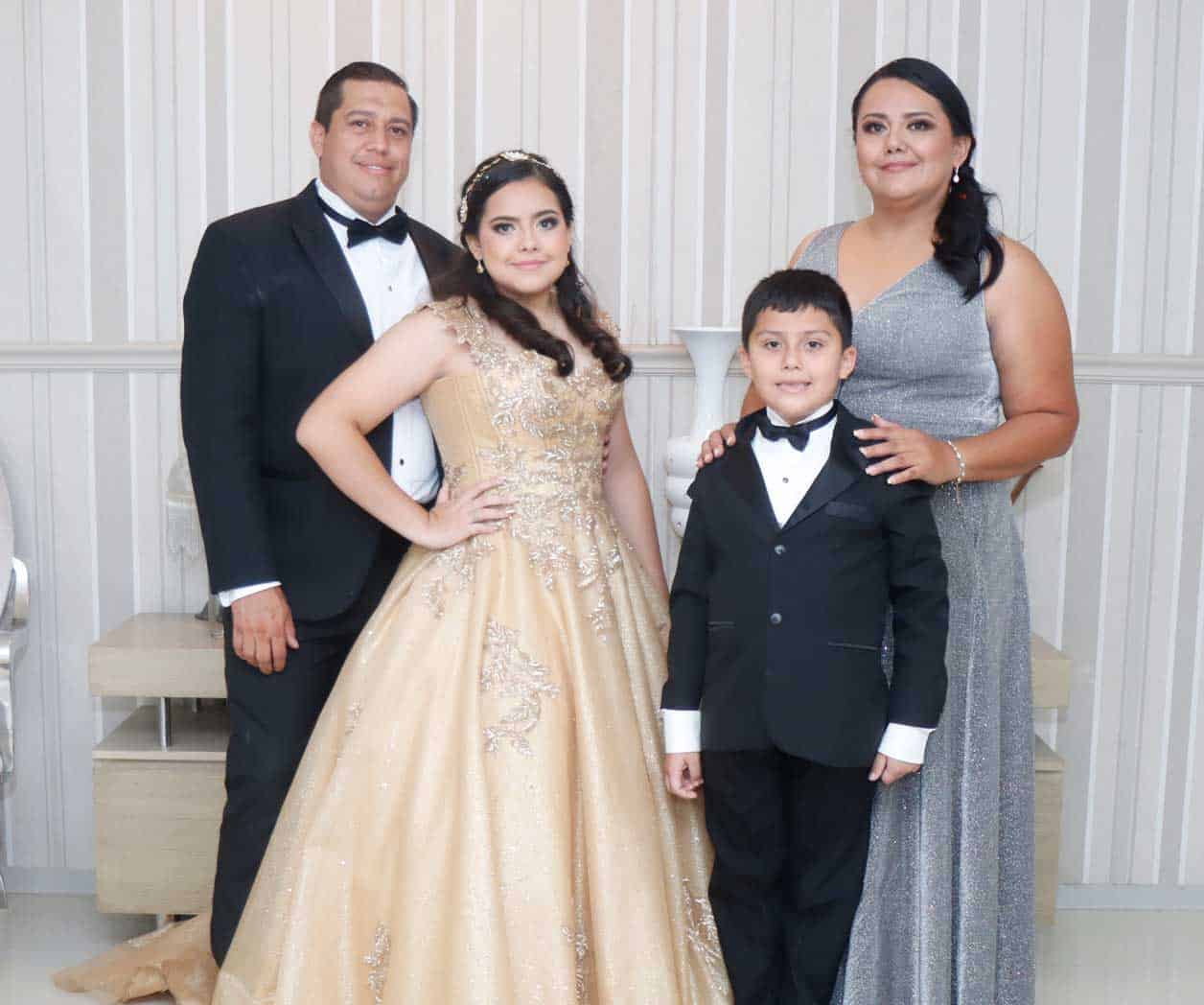 Con su linda familia