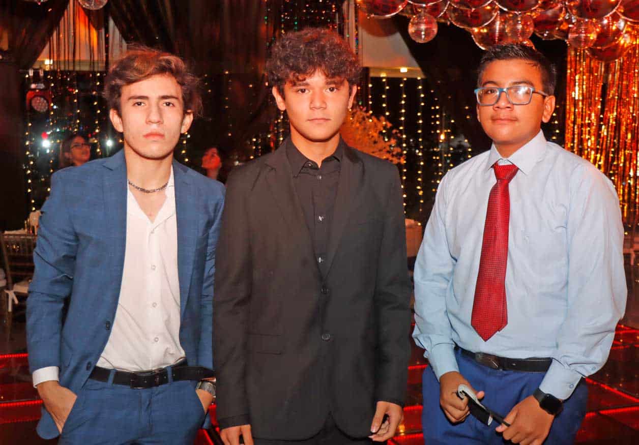 Noe´, A´ngel y Juan