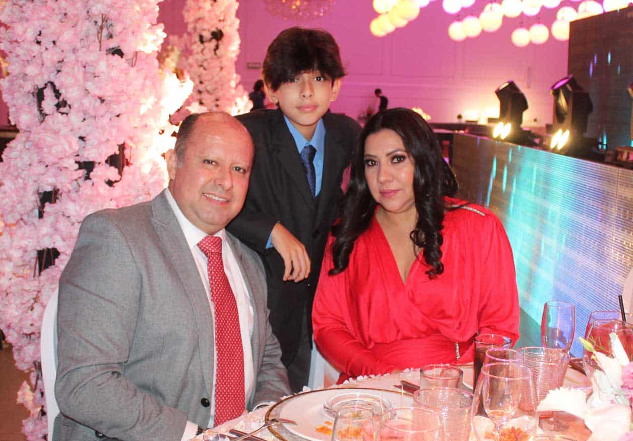 Ton~o, Iva´n y Aurora