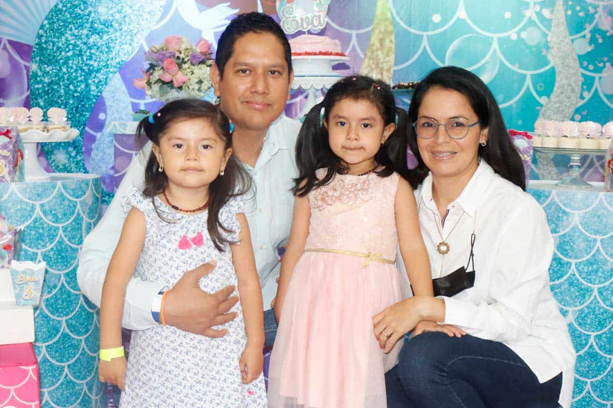 Guillermo y Anette con sus hijos