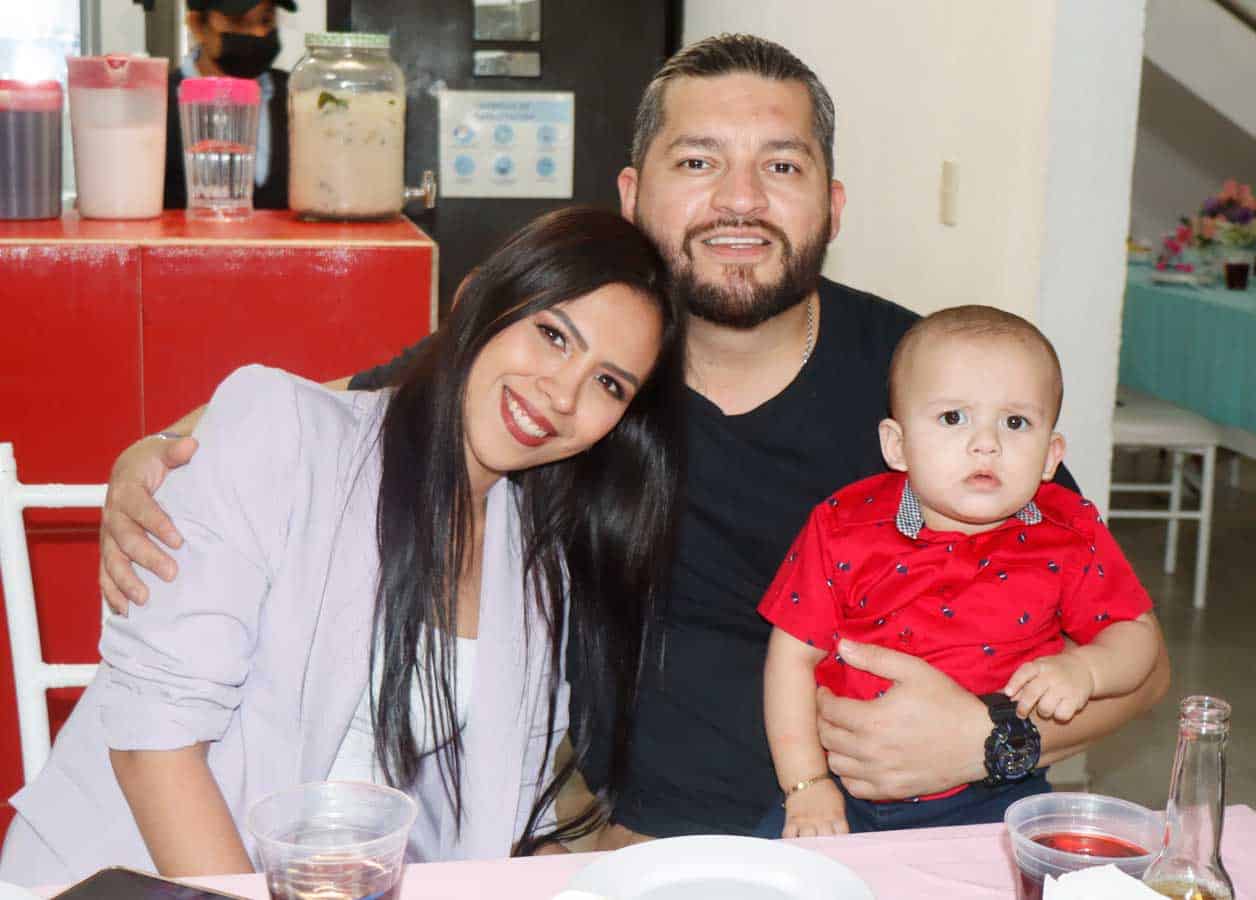 Karen, Julio Ce´sar y Julio Ce´sar