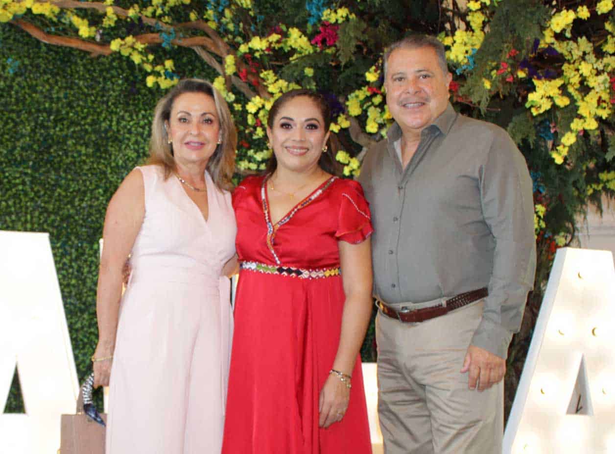 Lourdes, Laura y Jose´