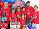 En compan~i´a de sus abuelitos, sus papa´s y su hermano
