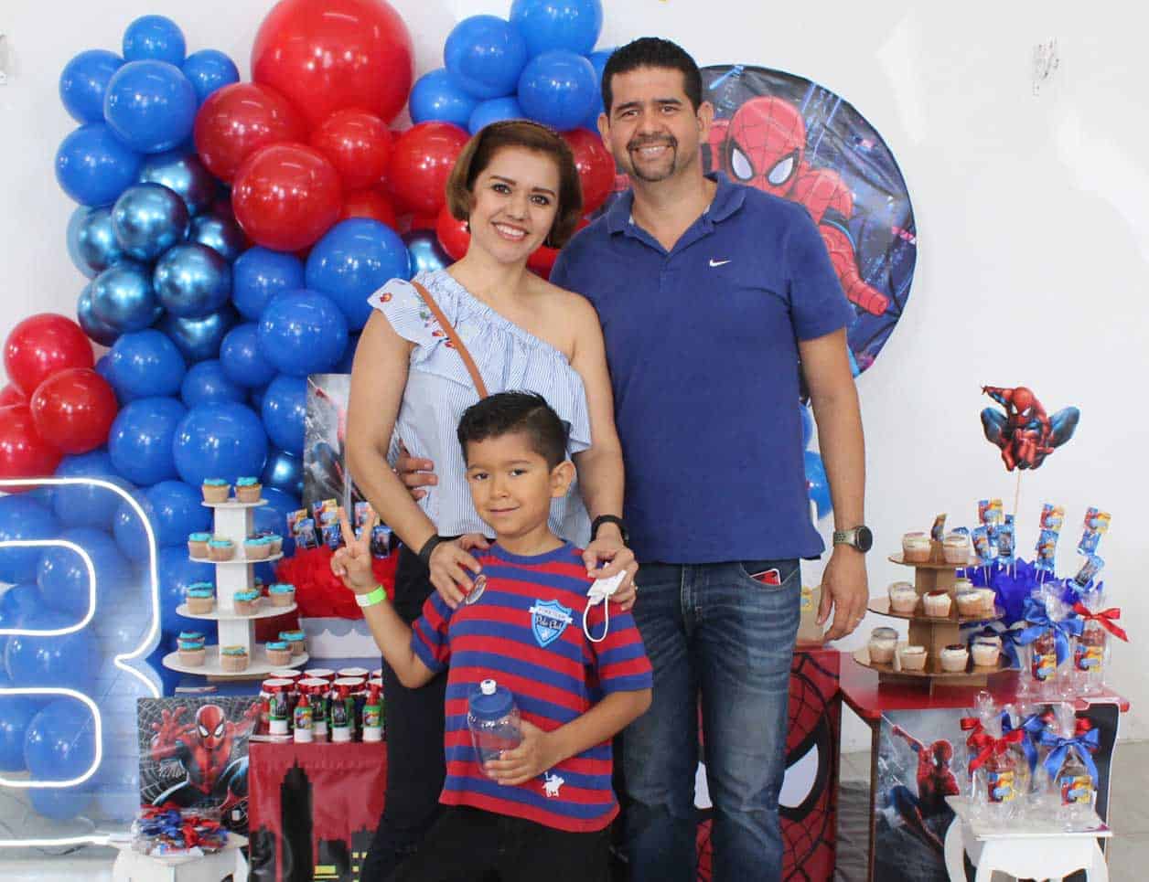 Karina, Alfredo y Santiago