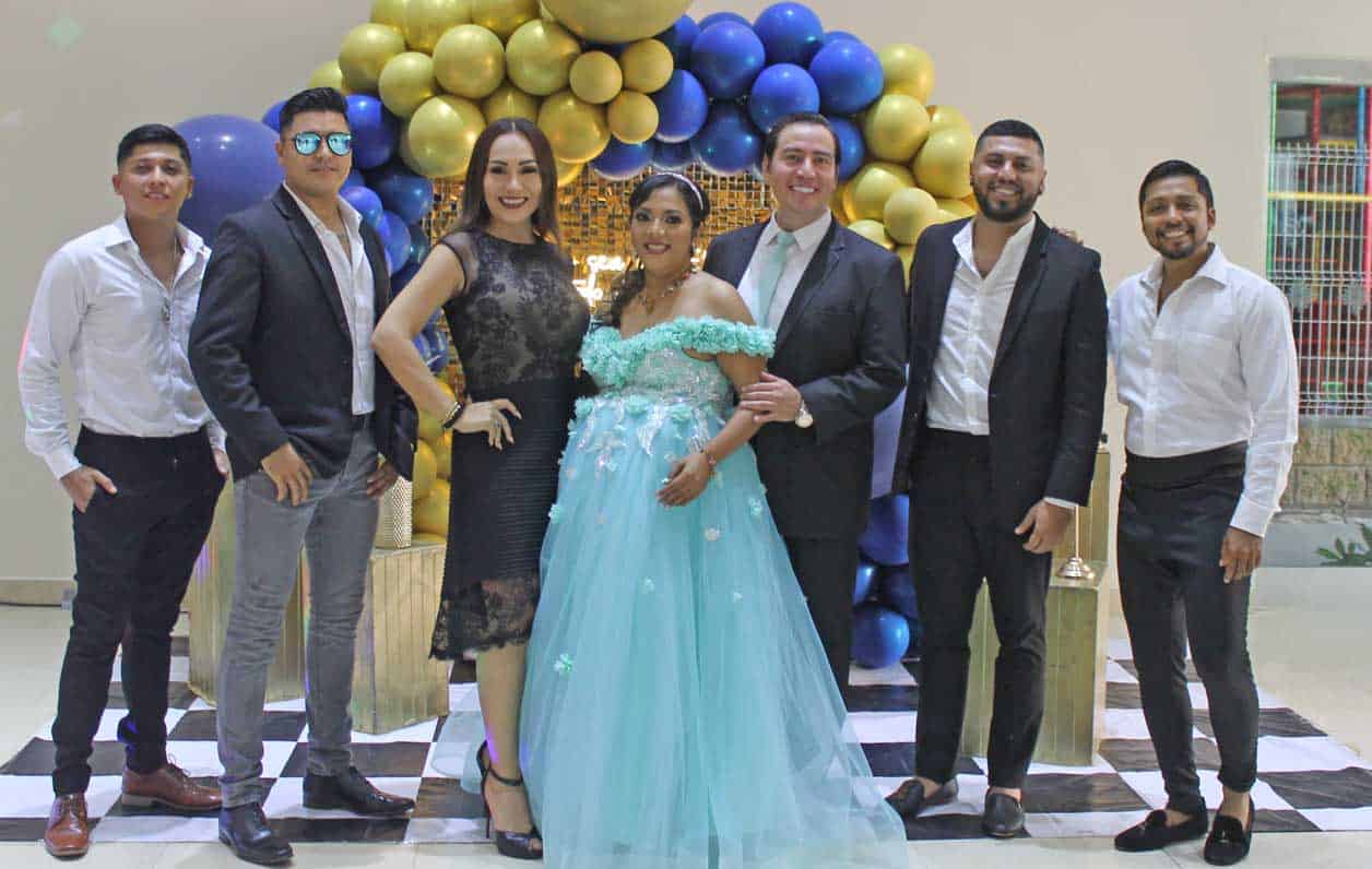 Con Kevin, Juan Carlos, Claudia, Lenin, Iva´n y Ernesto