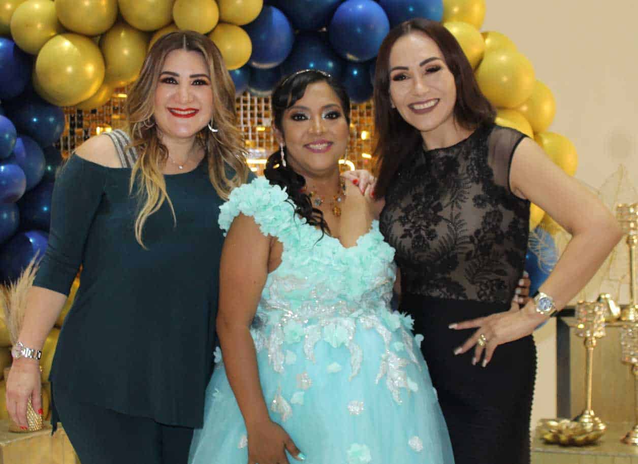 Naty acompan~ada de Adriana y Claudia