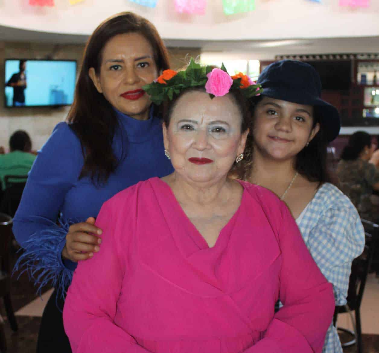 Con Claudia y LuviaCon Claudia y Luvia