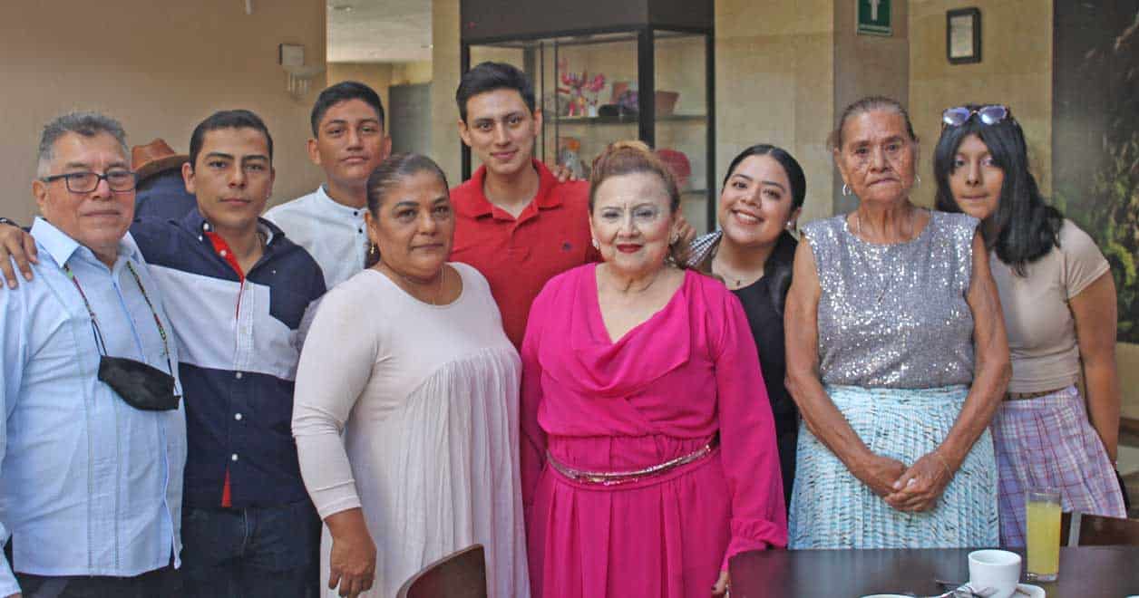 Felicitaron a la cumplean~era