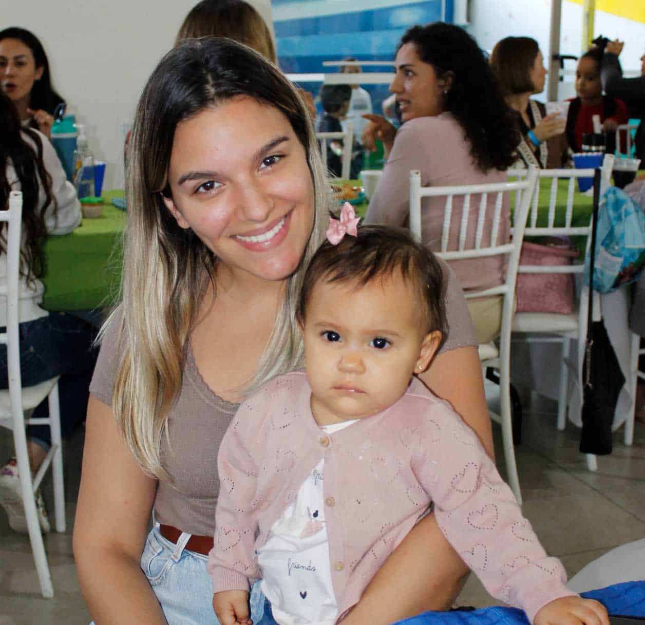 Male con su pequen~a