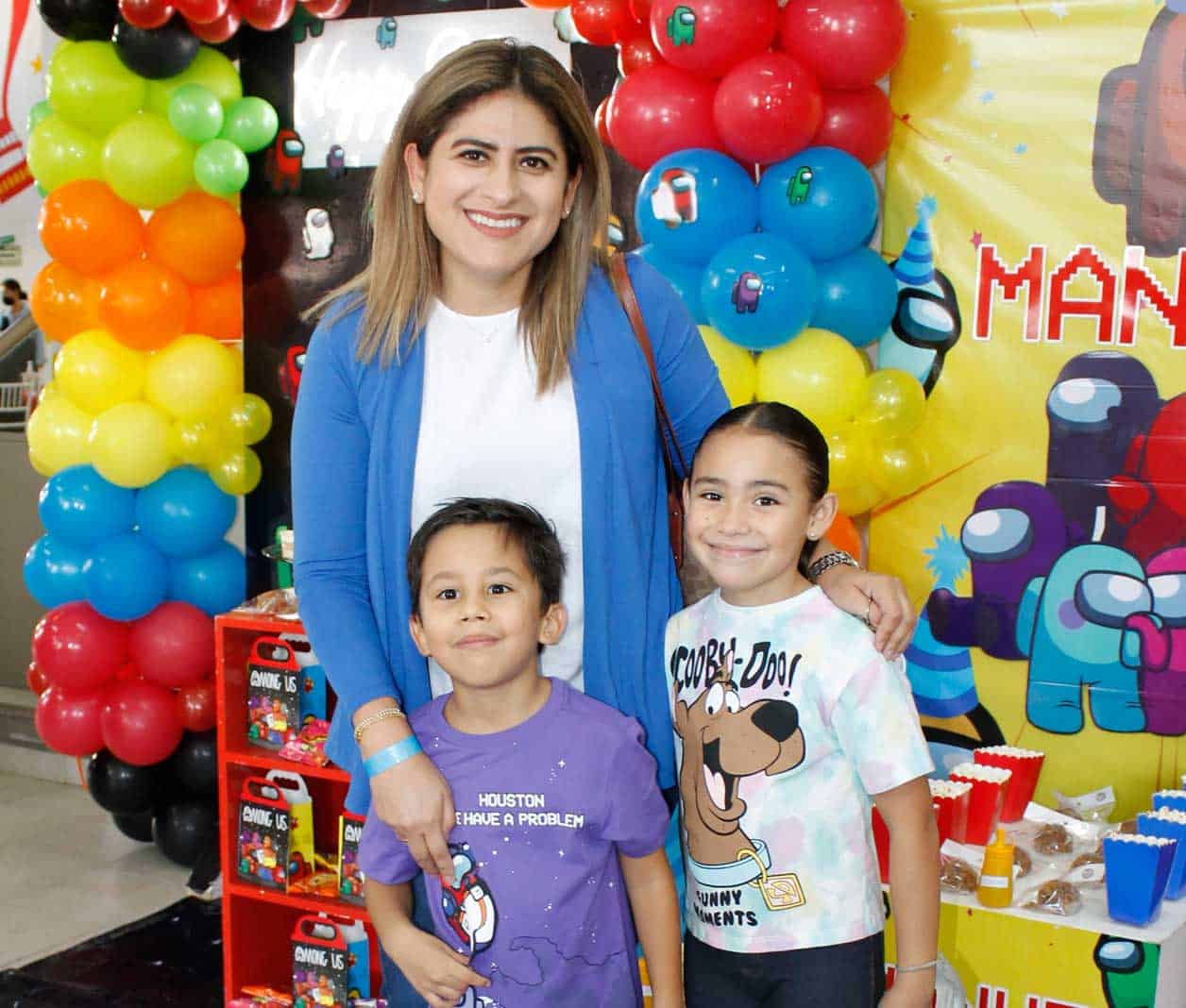 Aida y Ayda con el cumplean~ero