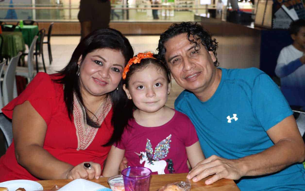 Paty, Elizabeth y Humberto