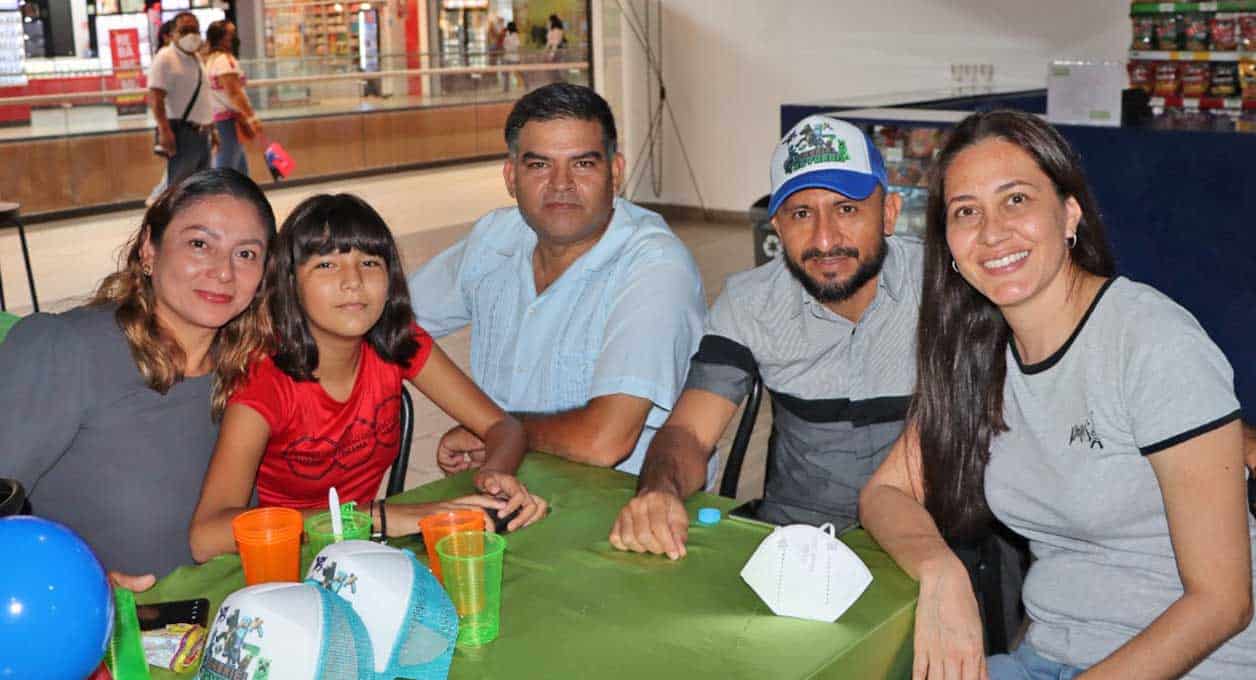 Beatriz, Alexa, Juan Carlos, Eliobeth e Ivonne