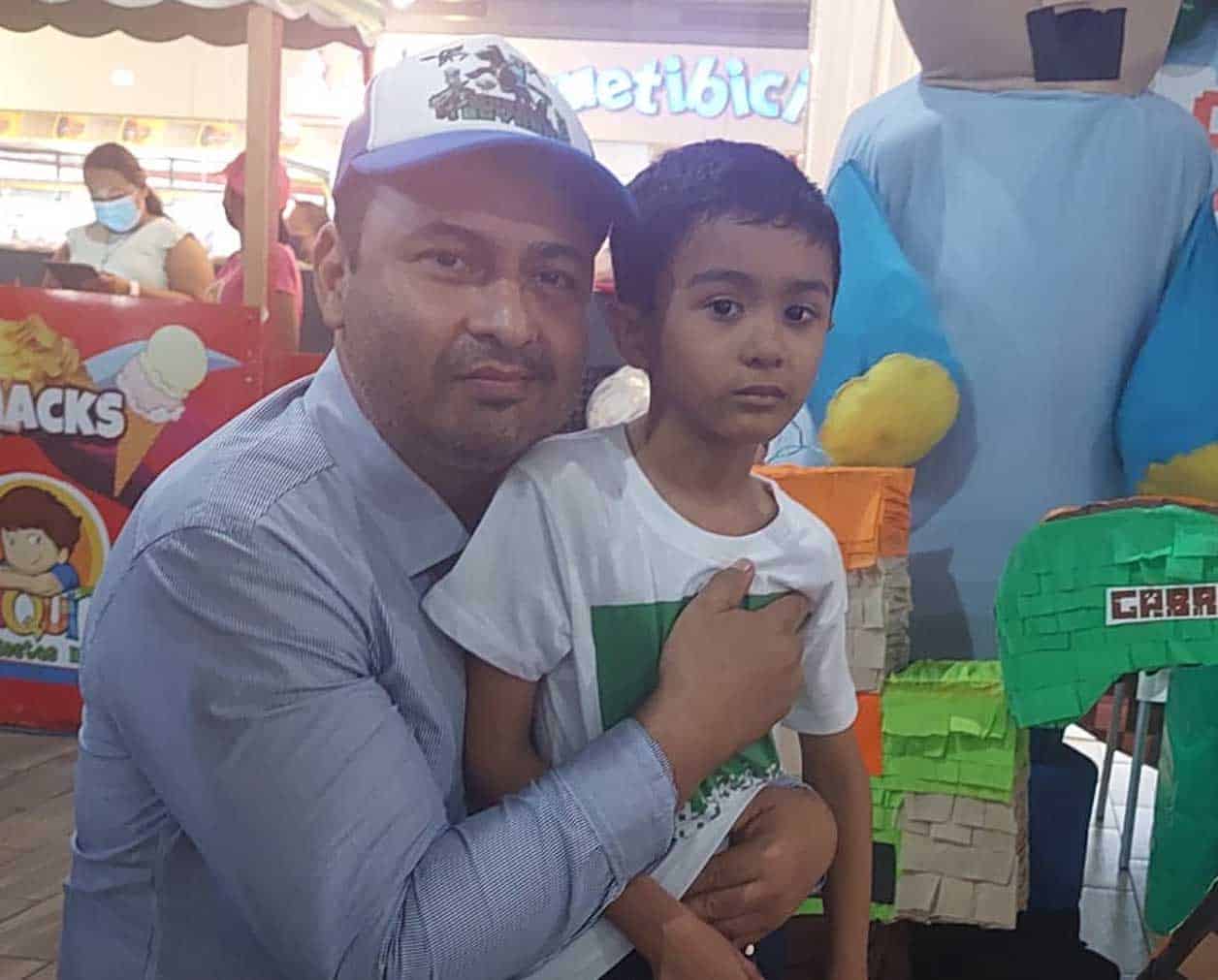 Felicitando a Gabriel Bayardo