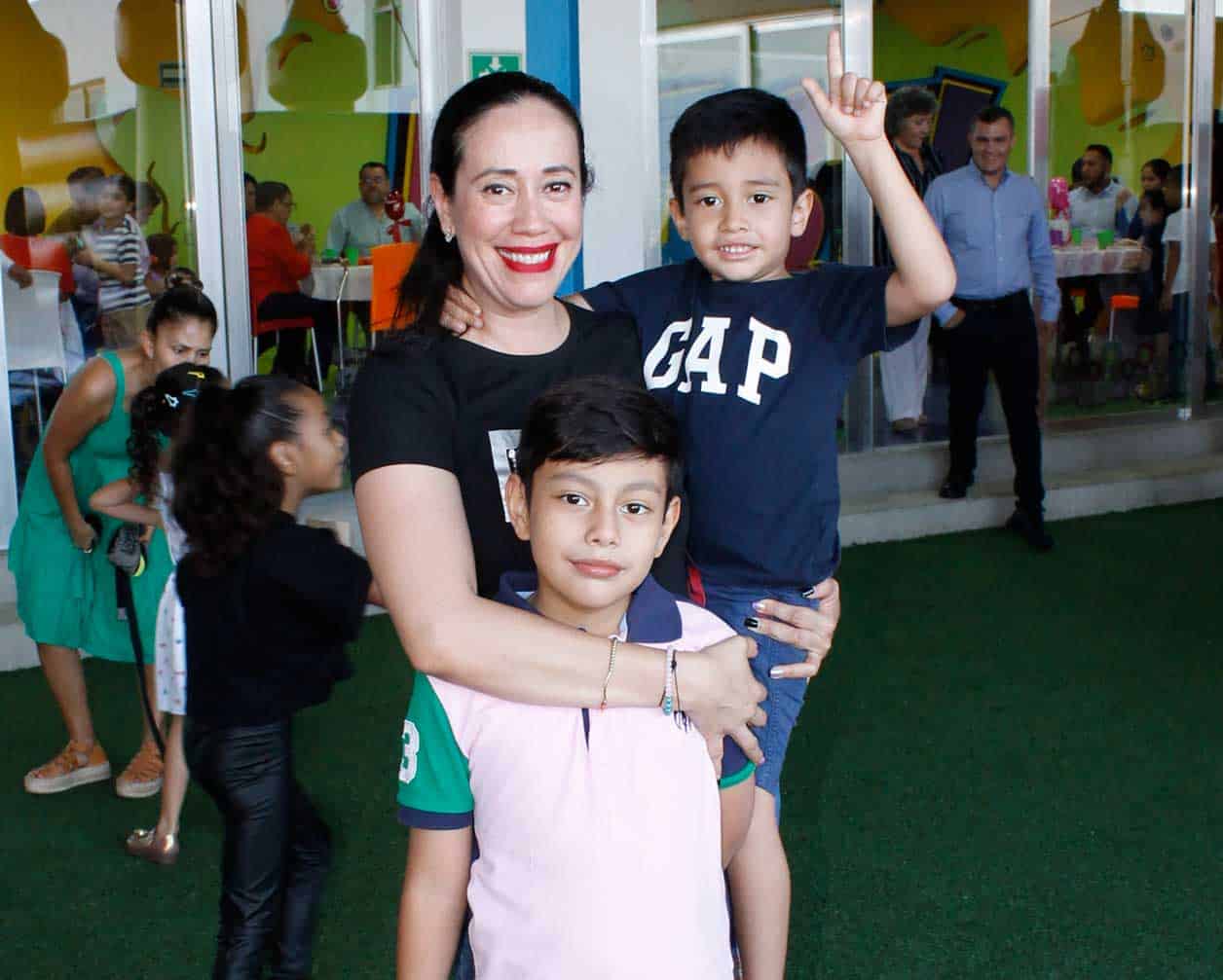 Cristina con Julia´n y Diego