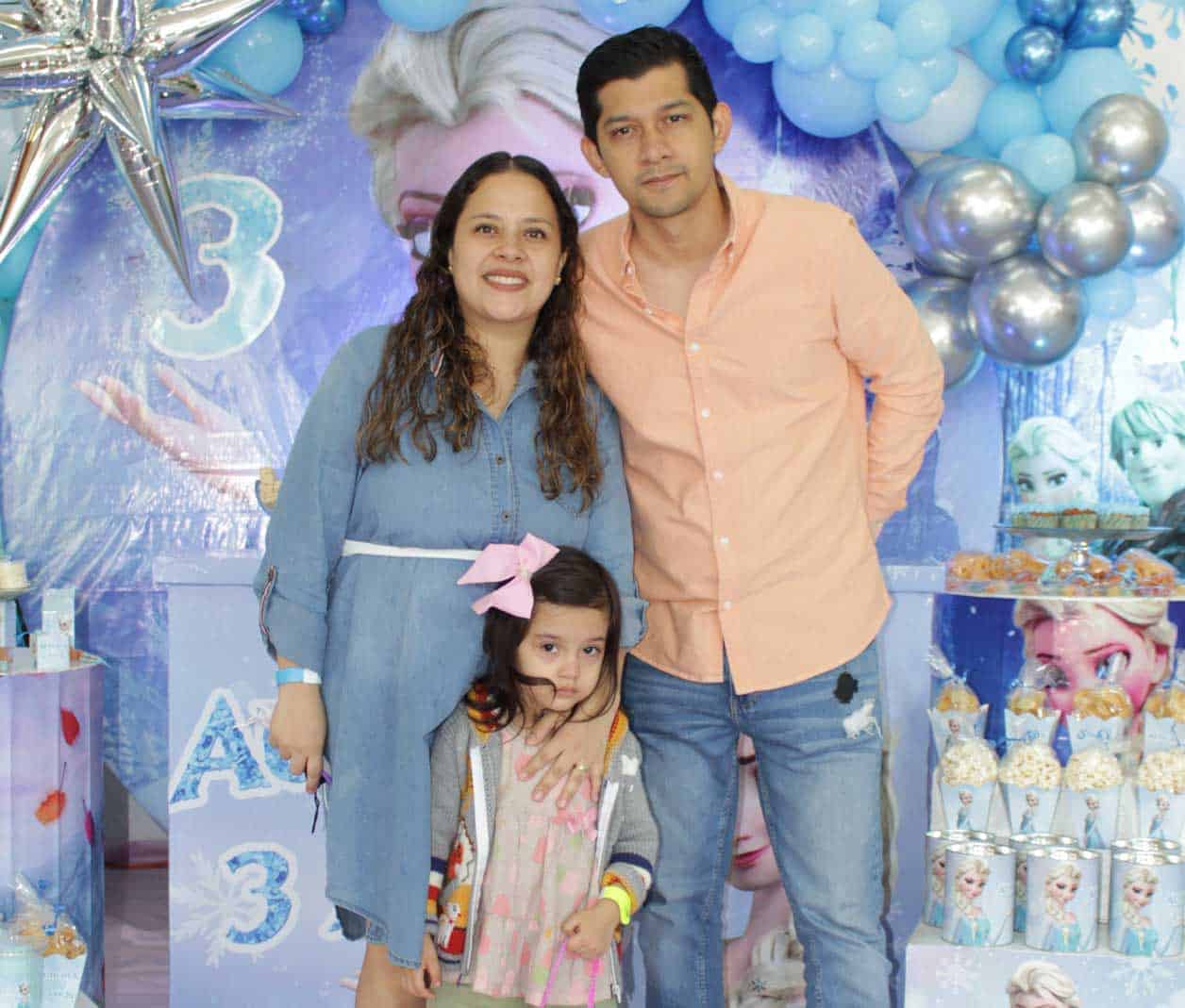 Jacqueline, Pamela y Carlos