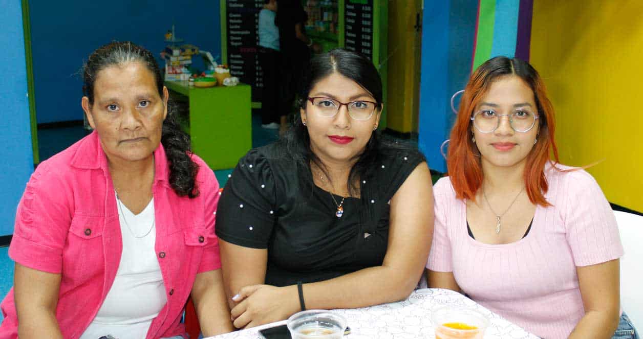 Ana Lidia, Karla y Fernanda