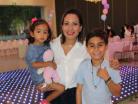 Gaby con Mari´a Regina y Manuel Enrique