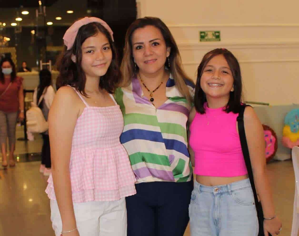 Mayra con Ximena y Claudia