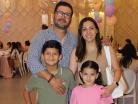 Francisco y Roxana con sus peques