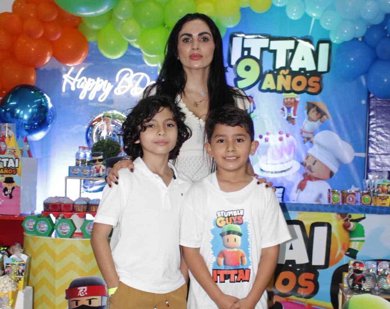 Sebastián, Katya e Ittai