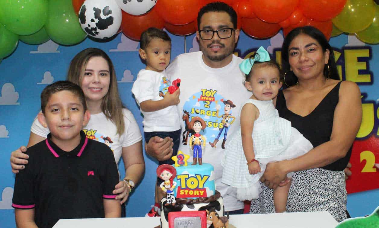 Omar, Aranza y Victoria