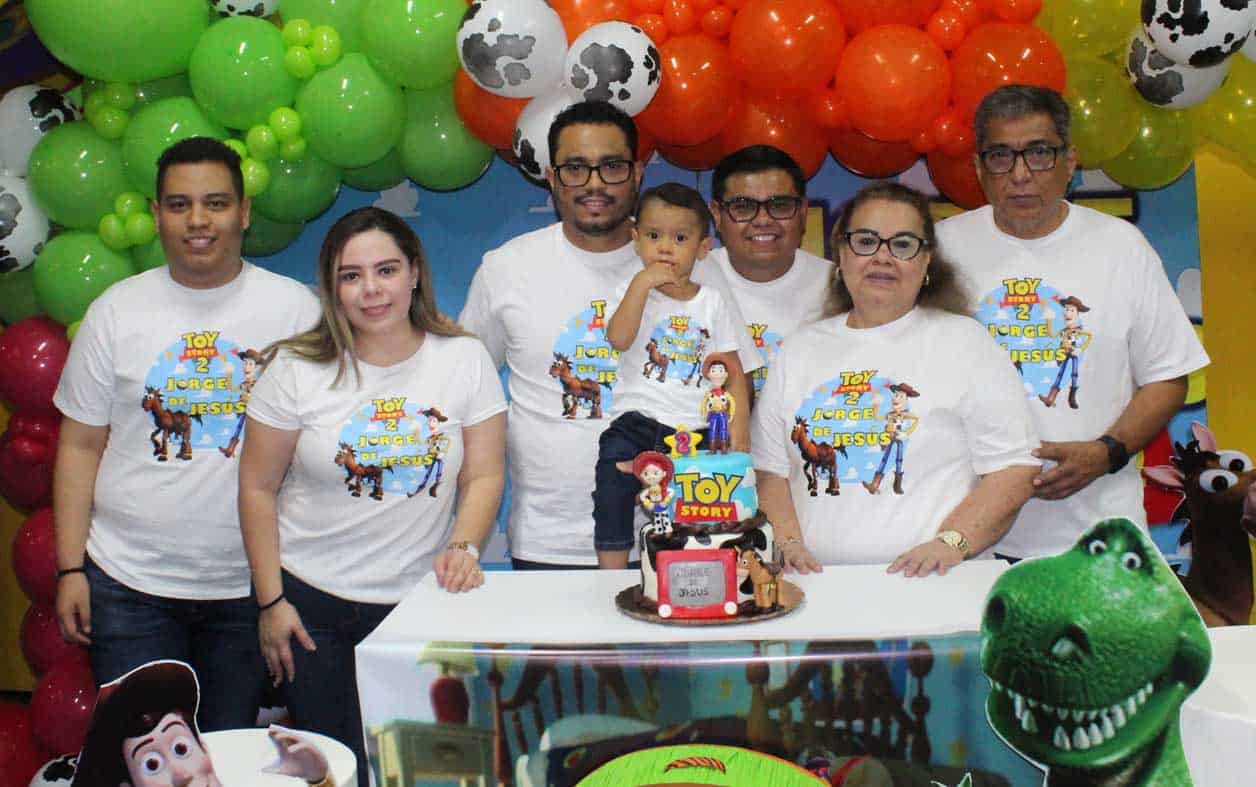 Los anfitriones con Rube´n Omar, Sergio Damia´n, Mari´a del Carmen y Jesu´s