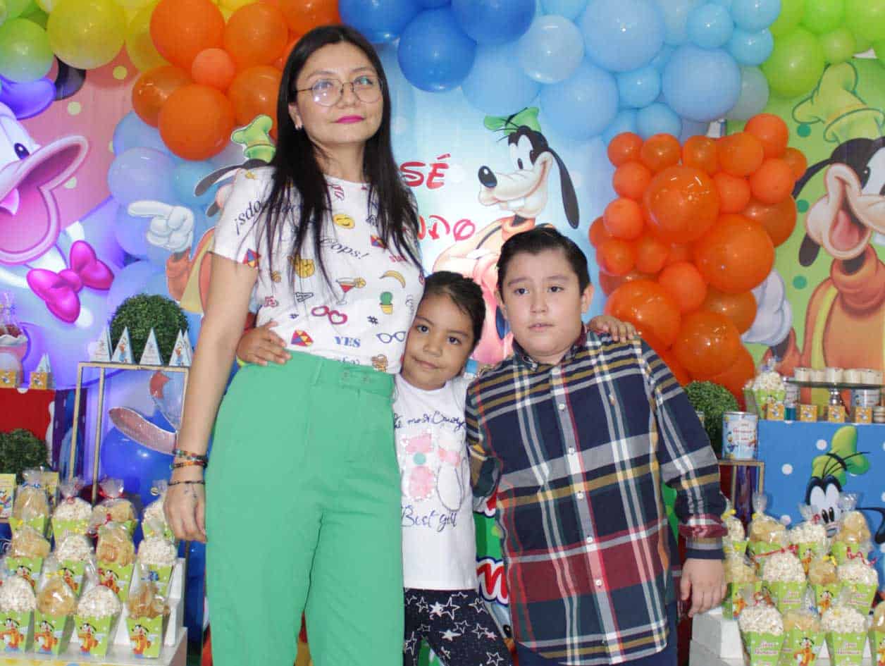 Isis, Marifer y José Armando