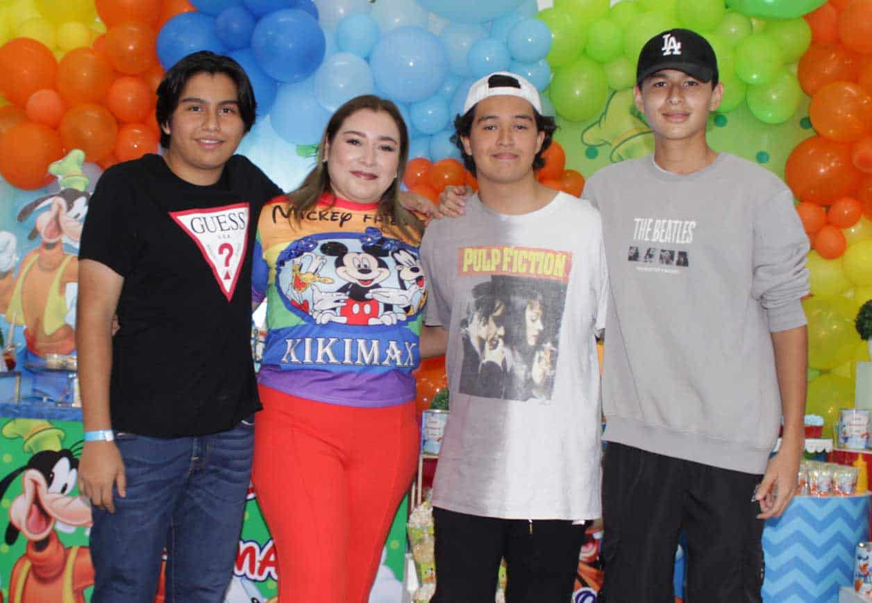 Carlos, Alejandra, César y Julio