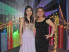 En compan~i´a de su mama´