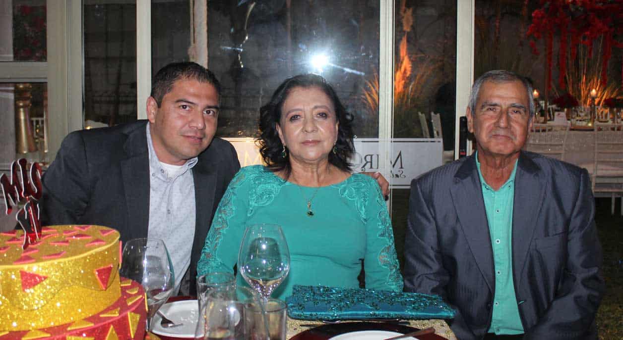 Ariel, Elizabeth y Mario