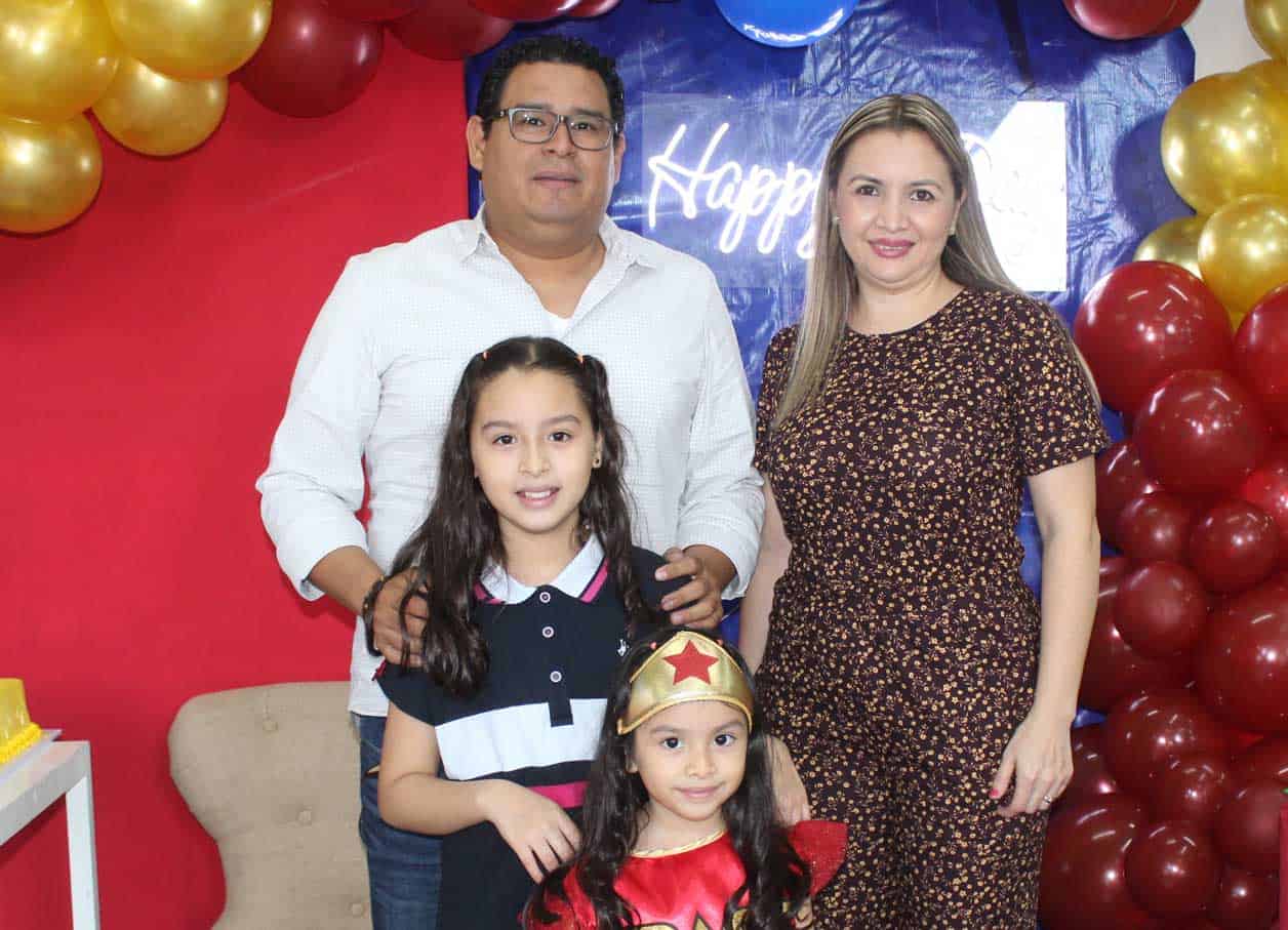 Jose´ Luis, Jacqueline, Ximena y Rebeca