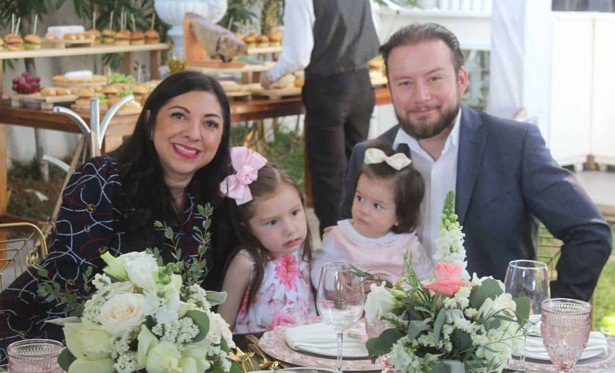 Montserrat y Javier con Naty y Regina