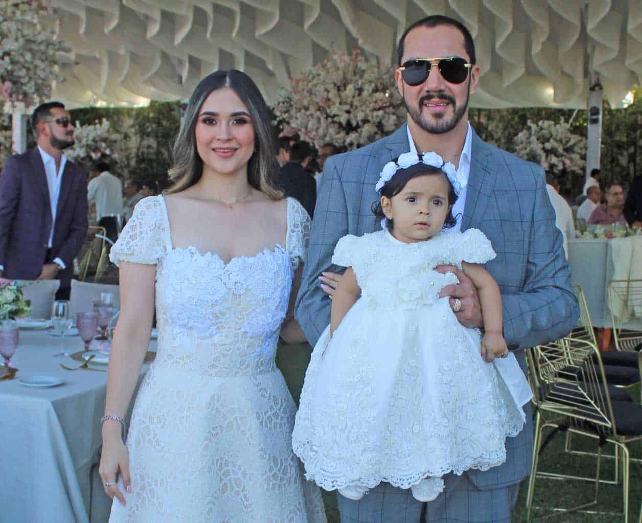 Valentina con sus papa´s Ana Luisa y Mario
