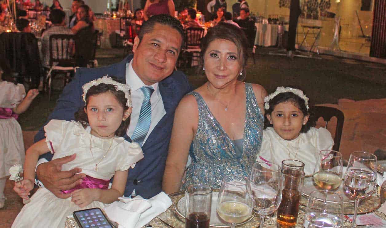 Manuel y Laura con Mia y Helen