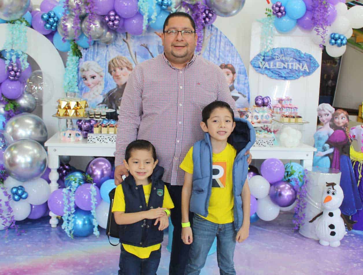 Cristian y Leo, con su papa´
