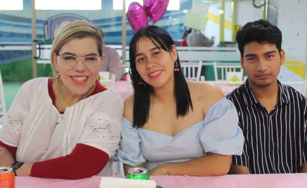 Beatriz, Mari´a Fernanda y Pedro