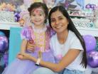 Valentina con su ti´a