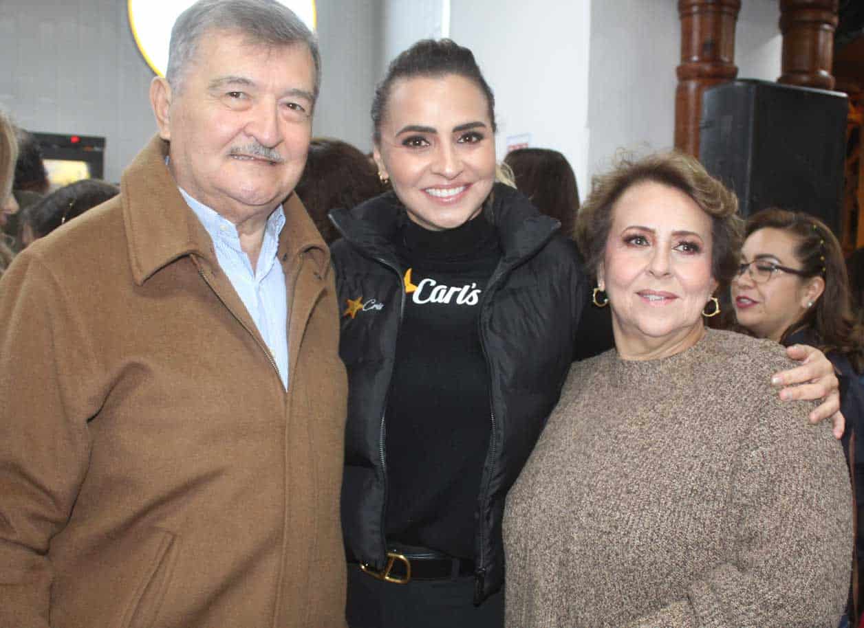 Cristina con sus papa´s Manuel y Rosalinda