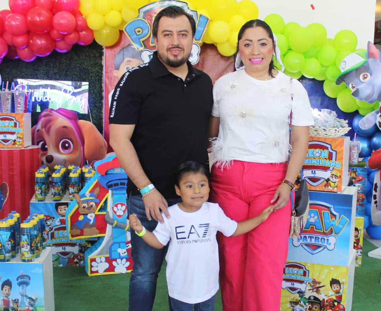Max junto a sus papa´s