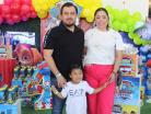 Max junto a sus papa´s