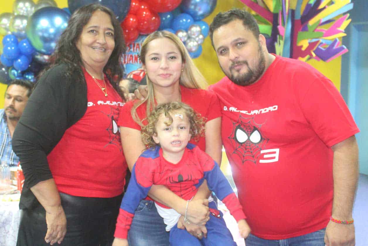 Los anfitriones con Silvia