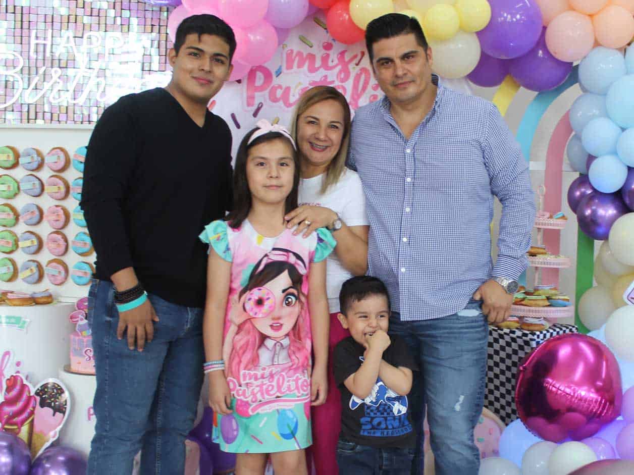 Guillermo, Sofi´a, Vianey, Filiberto y Filiberto