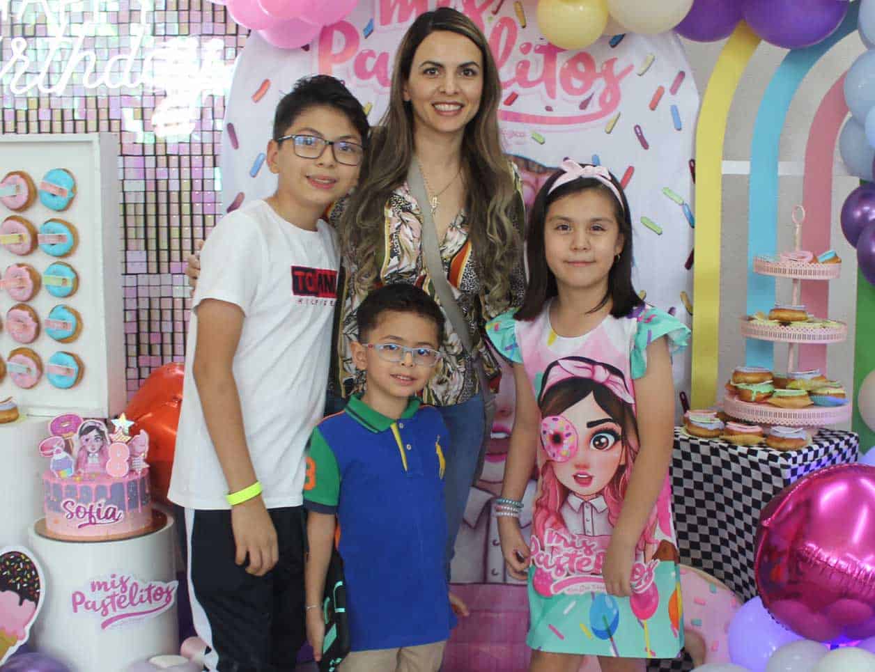 Angelita, Diego y Roger, con la festejada
