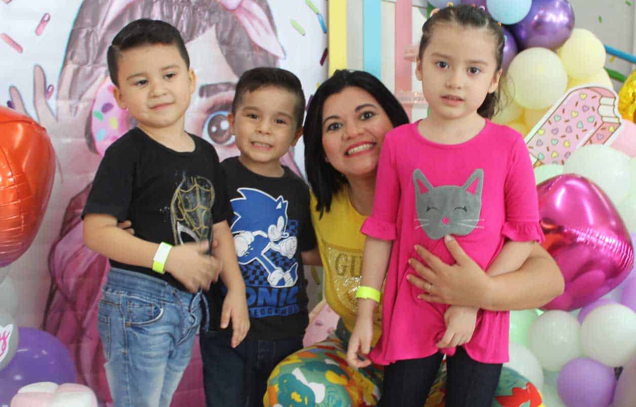 Julio Ce´sar, Filiberto, Alejandra y Victoria
