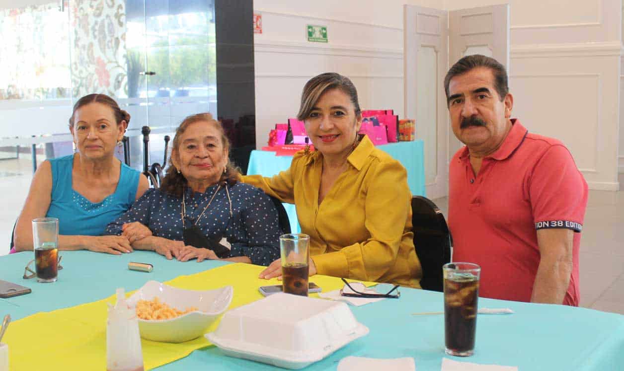 Bety, Keta, Lupita y Francisco