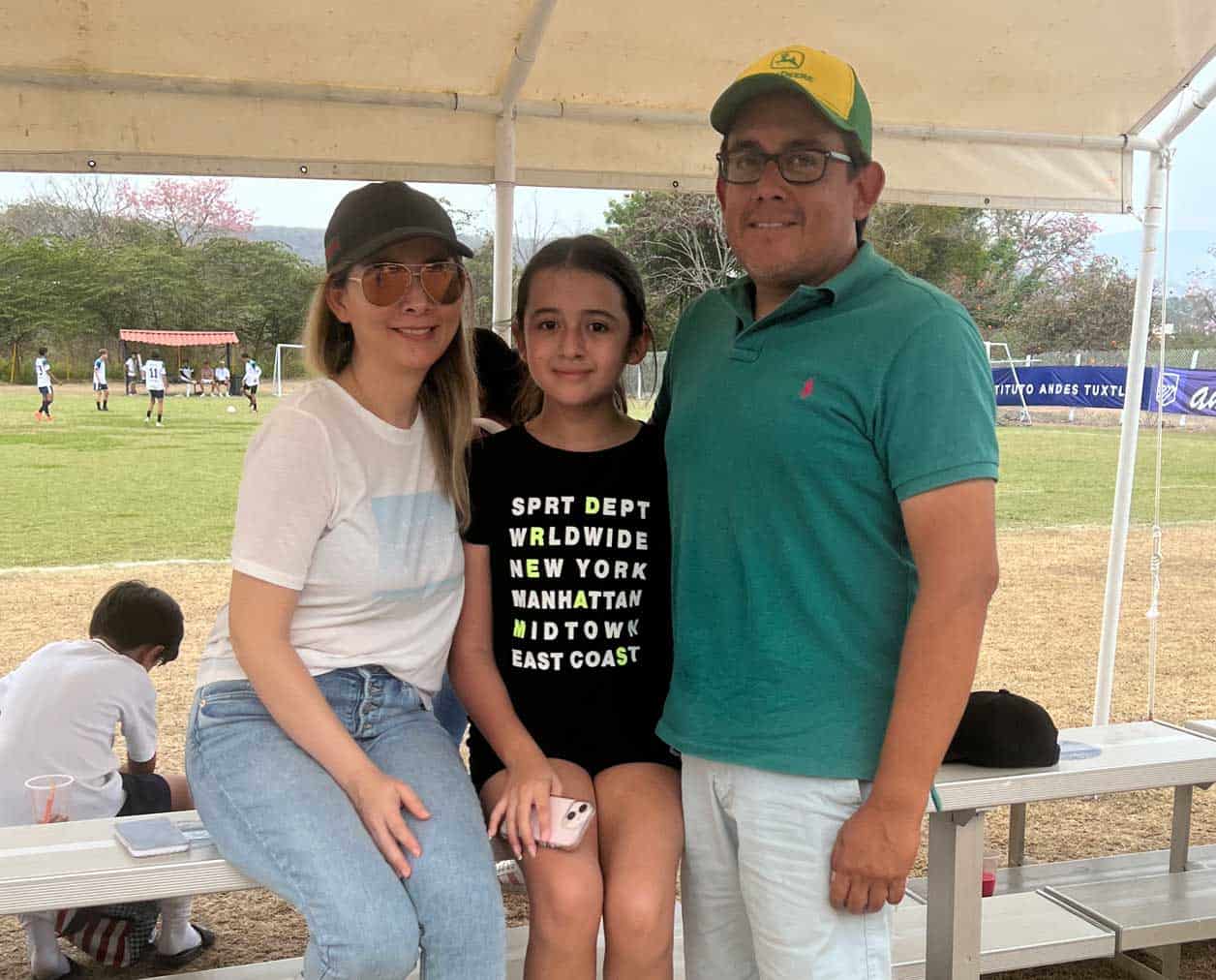 Helenita con sus papa´s