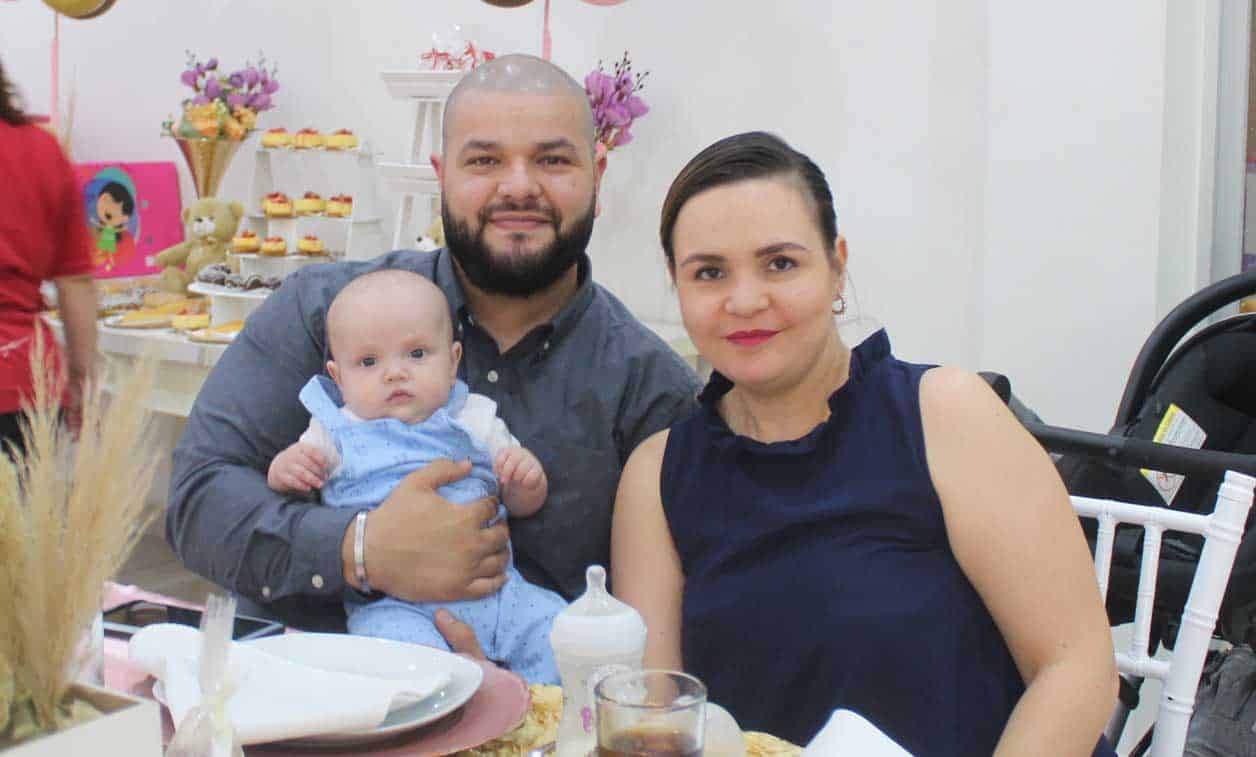 Rodrigo con sus papis