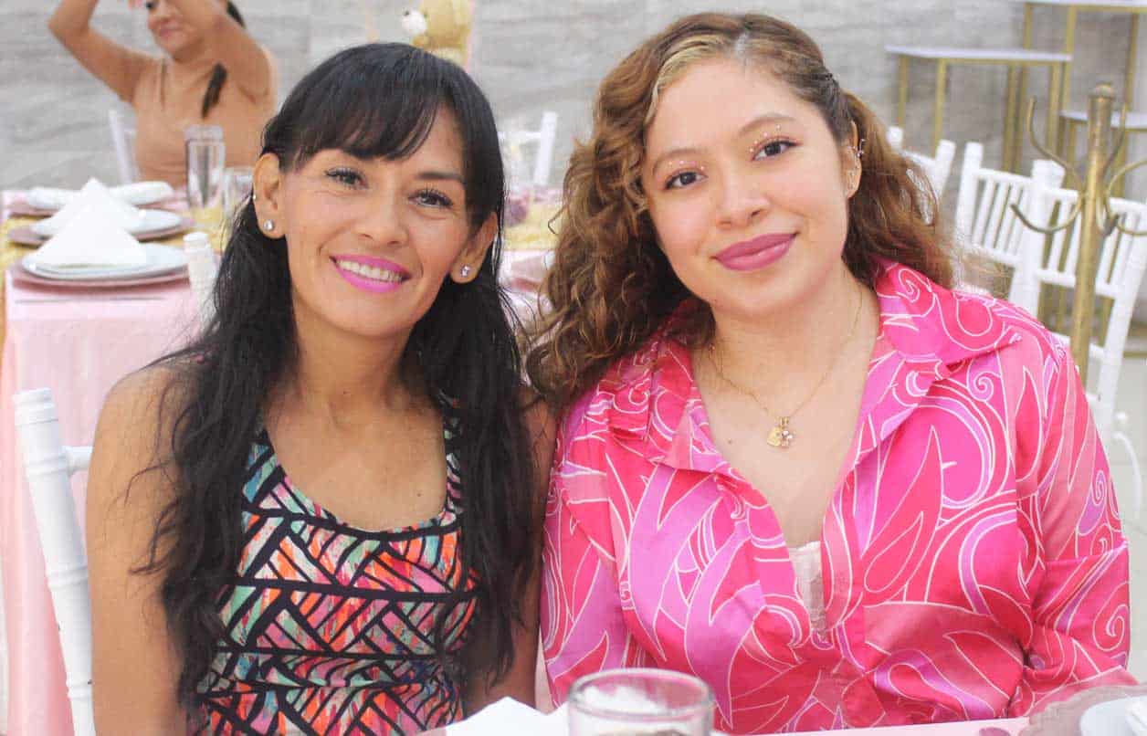 Mari´a del Carmen y Ximena