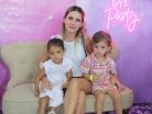Andrea y Andre´s, junto a su mami