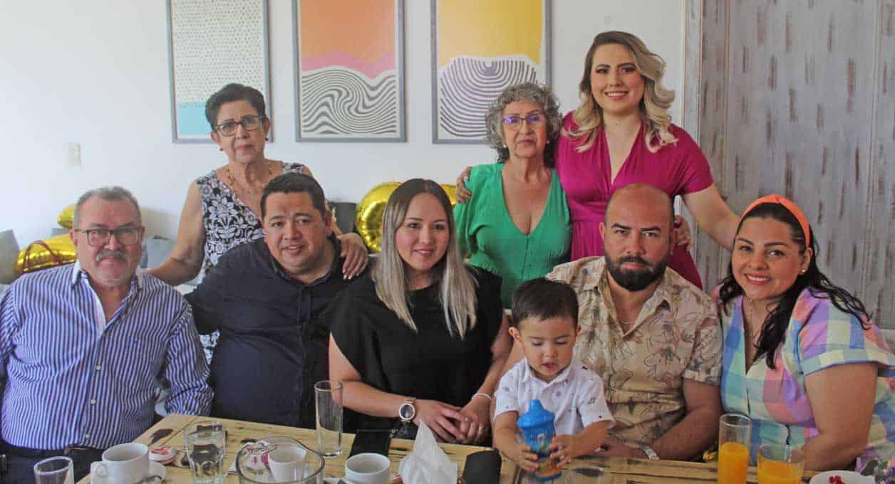 Muy contentos festejando a Montse